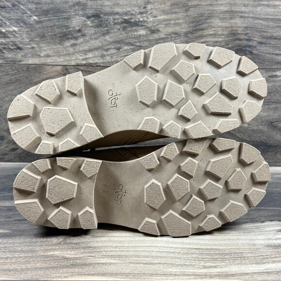 NIB OTBT Immerse 8M Lace Up Boots Combat Booties Beige Nubuck Made In Portugal - Picture 9 of 11